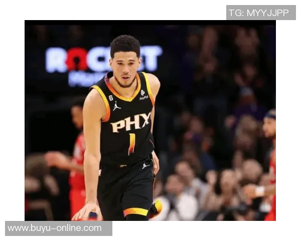 布克：外界认为我安静但在赛场上我会积极发声并努力表达正确观点