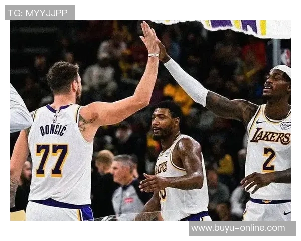 湖人首发阵容表现不佳建议斯玛特取代八村塁首发位置