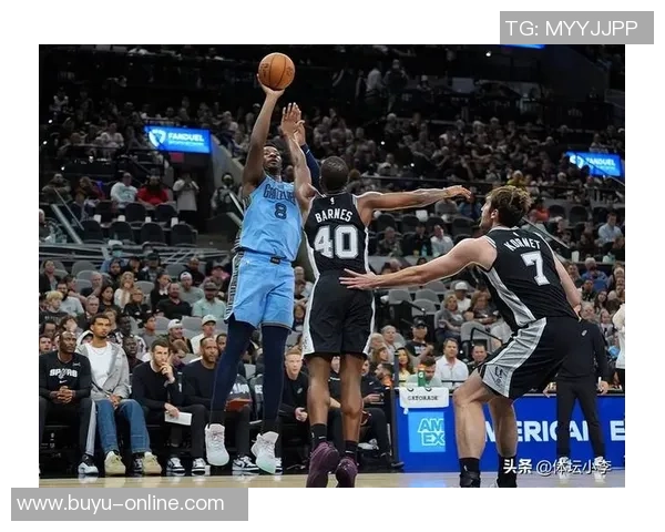 福克斯26分助球队逆转险胜强队间距拉开关键时刻到来 福克斯26分助球队逆转险胜强队间距拉开关键时刻到来